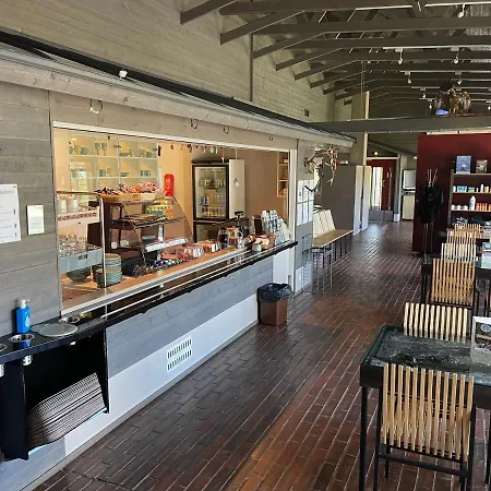 Lodge Arctic Circle And *