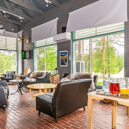 אכסניה Arctic Circle And סאלה