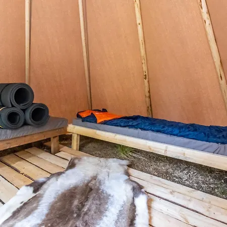 Arctic Circle And Lodge *